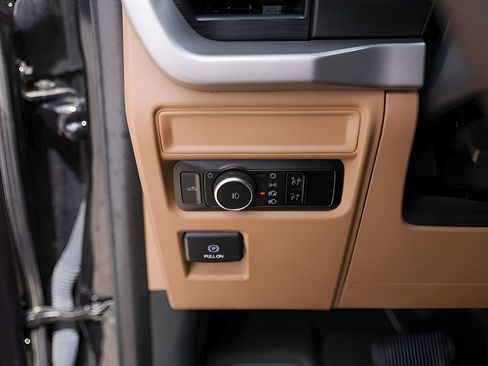 Used 2023 Ford F150 XLT AWD/4WD image 18