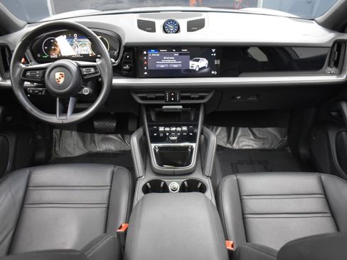 Used 2024 Porsche Cayenne Coupe image 15