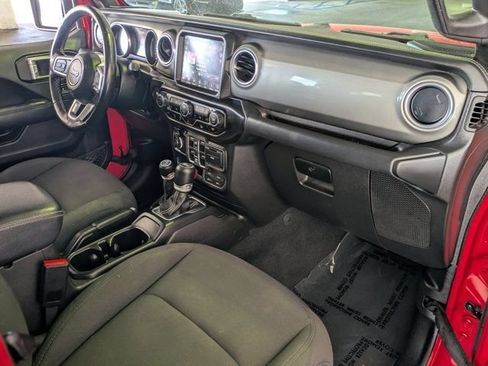 Used 2022 Jeep Wrangler Unlimited Sahara w/ Cold Weather Group AWD/4WD image 29