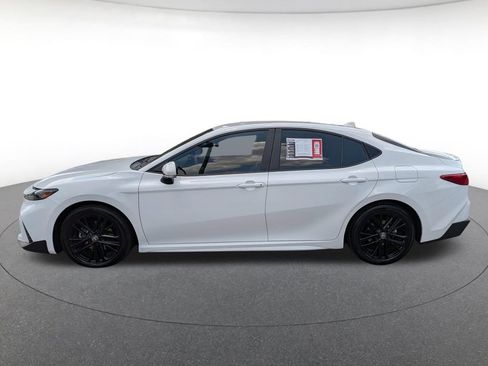 Used 2025 Toyota Camry SE FWD image 3