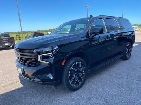 Used 2023 Chevrolet Suburban RST image 4