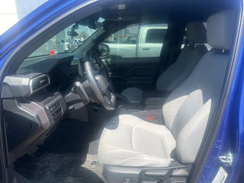 Used 2025 Toyota Tacoma SR5 image 4