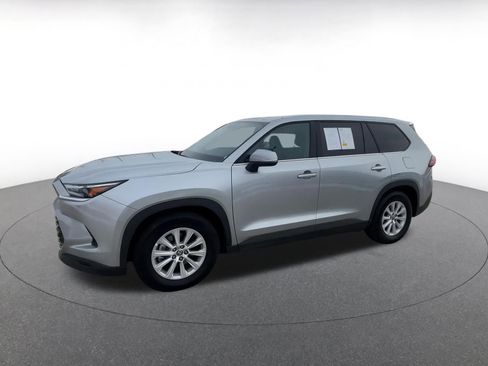 Used 2025 Toyota Grand Highlander FWD image 8