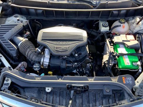 Used 2017 Cadillac XT5 Luxury w/ Driver Awareness Package FWD image 32