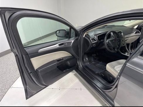 Used 2018 Ford Fusion S FWD image 7