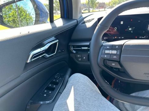 New 2026 Kia Sportage SX AWD/4WD image 33