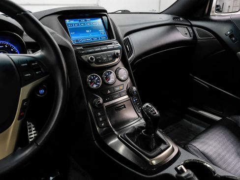 Used 2013 Hyundai Genesis 3.8 image 21