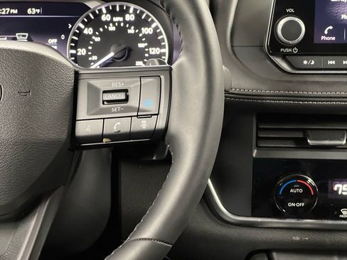 Used 2025 Nissan Rogue SV image 28