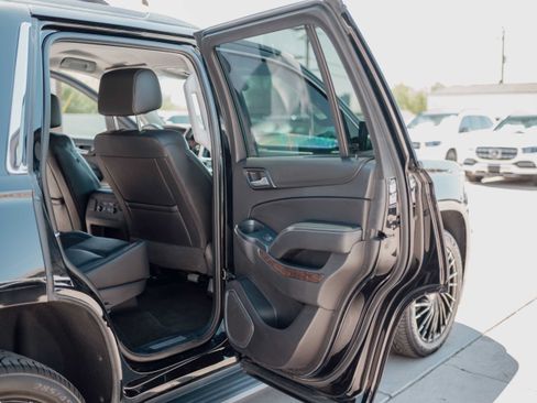 Used 2017 Chevrolet Tahoe LT w/ Luxury Package RWD image 13