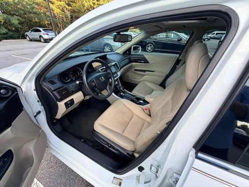 Used 2013 Honda Accord Touring image 8