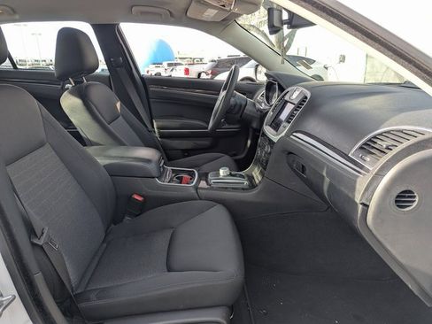 Used 2022 Chrysler 300 Touring w/ Sport Appearance Package image 32