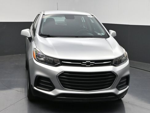 Used 2020 Chevrolet Trax LS FWD image 2