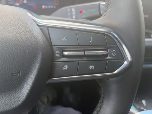 Used 2026 Chevrolet Equinox LT AWD/4WD image 17
