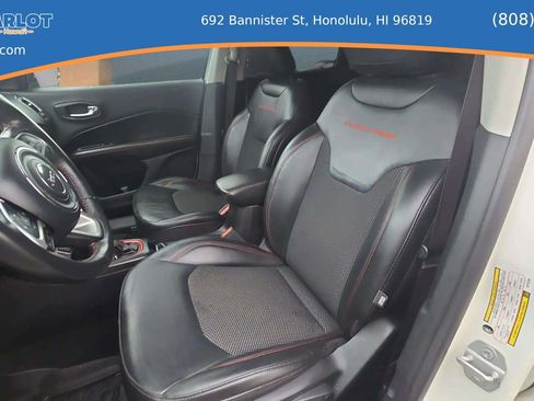 Used 2019 Jeep Cherokee Trailhawk AWD/4WD image 20