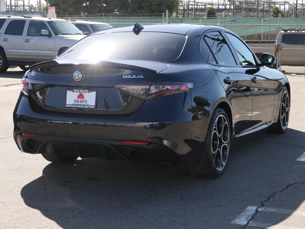 Used 2024 Alfa Romeo Giulia Veloce RWD image 3