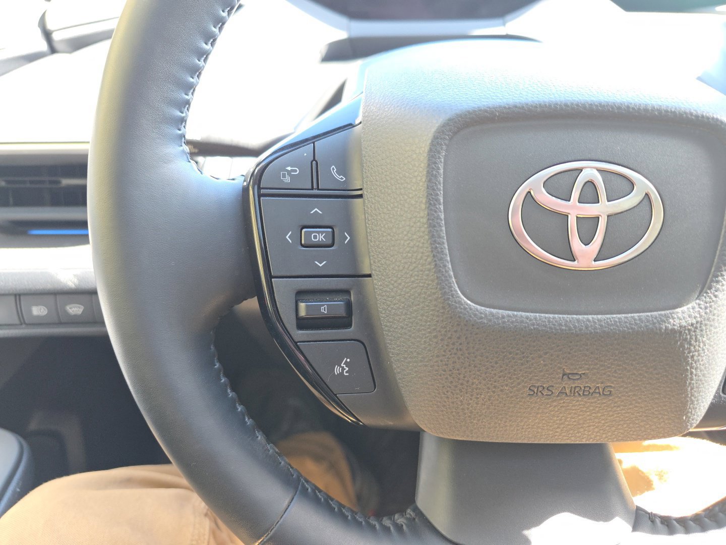 Used 2024 Toyota Prius XLE AWD/4WD image 11