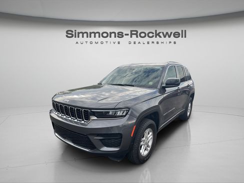 Used 2024 Jeep Grand Cherokee Laredo w/ Luxury Tech Group I AWD/4WD image 1