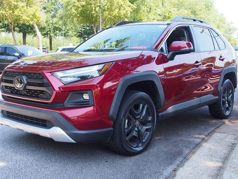 Used 2022 Toyota RAV4 Adventure w/ Convenience Package AWD/4WD image 3