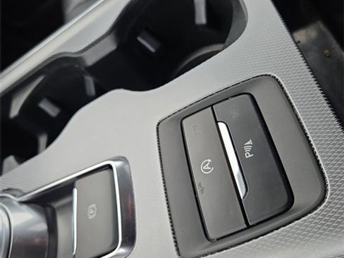 Used 2021 Ford Edge Titanium image 16