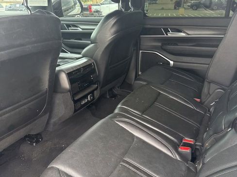 Used 2024 Jeep Wagoneer Series II w/ Flexible Seating Group RWD image 12