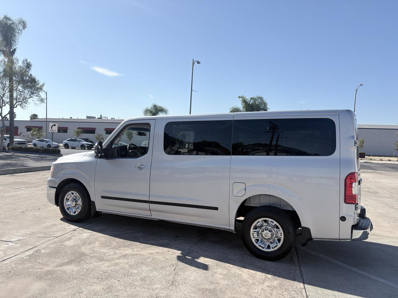 Used 2015 Nissan NV 3500 SL w/ Technology Package RWD image 12