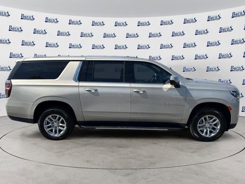 Used 2024 Chevrolet Suburban LT RWD image 8