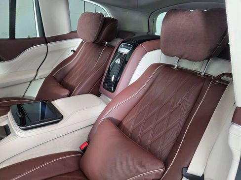Certified 2025 Mercedes-Benz Maybach GLS 600 4MATIC image 16
