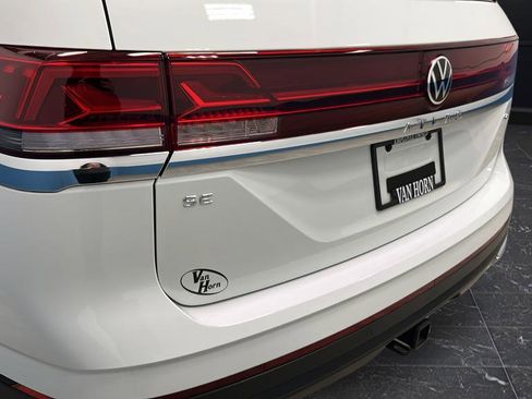 Used 2025 Volkswagen Atlas SE image 34