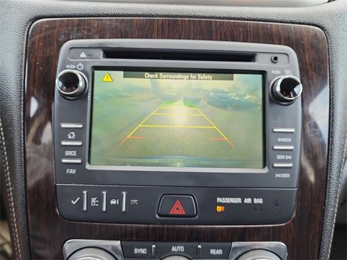 Used 2017 Chevrolet Traverse LT image 25