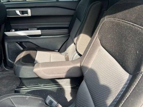 Used 2024 Ford Explorer XLT AWD/4WD image 11