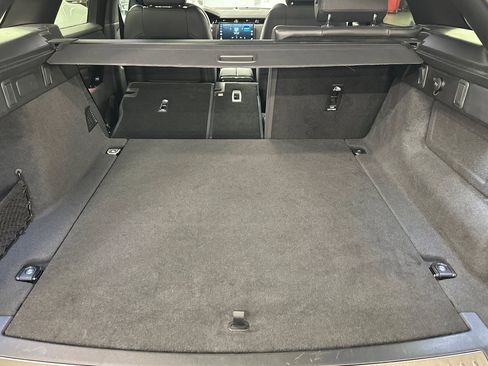 Used 2025 Land Rover Range Rover Velar Dynamic SE image 33