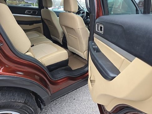 Used 2016 Ford Explorer XLT w/ Equipment Group 201A image 10