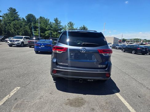 Used 2019 Toyota Highlander XLE w/ Carpet Mat Package (TMS) AWD/4WD image 7