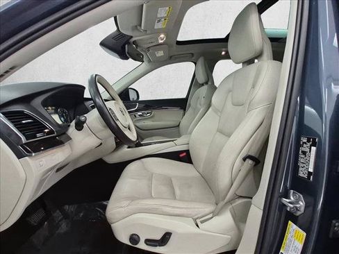 Used 2018 Volvo XC90 T6 Momentum w/ Convenience Package AWD/4WD image 17