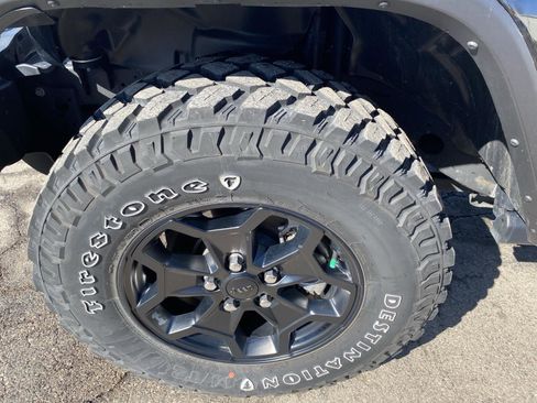 Used 2022 Jeep Gladiator Willys image 30