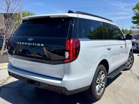 Used 2025 Ford Expedition Active AWD/4WD image 5