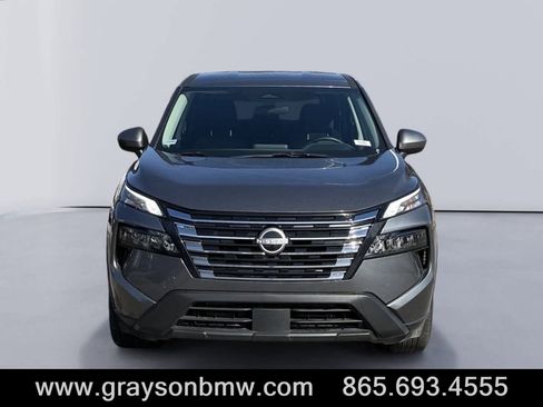 Used 2025 Nissan Rogue SV image 8