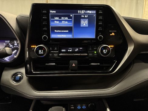 Used 2022 Toyota Highlander XLE AWD/4WD image 31
