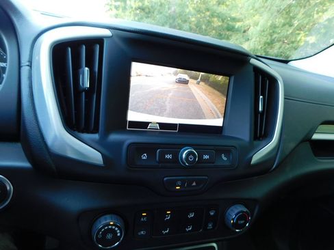 Used 2024 GMC Terrain SLE AWD/4WD image 10
