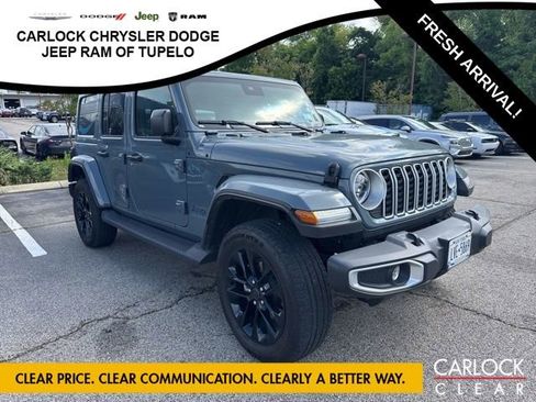Used 2025 Jeep Wrangler Unlimited Sahara AWD/4WD image 4