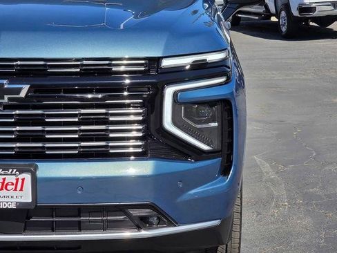 Certified 2025 Chevrolet Suburban High Country AWD/4WD image 3