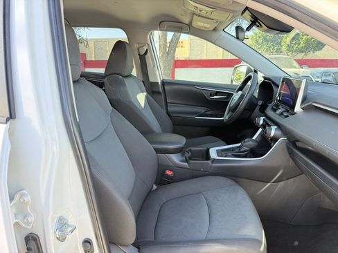 Used 2025 Toyota RAV4 XLE FWD image 29