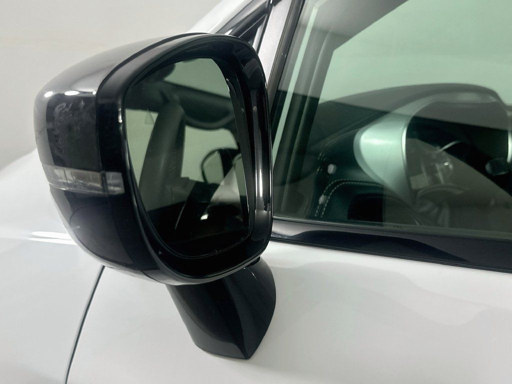 Used 2025 Chrysler Pacifica Limited FWD image 43