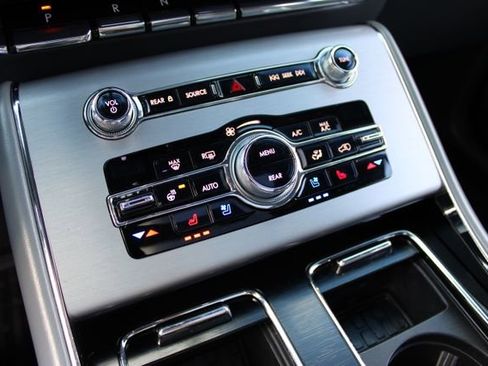 Used 2020 Lincoln Aviator Reserve w/ Equipment Group 202A image 21