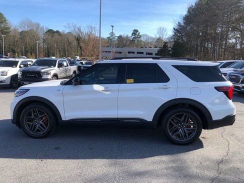 Used 2025 Ford Explorer ST-Line w/ Premium Package image 6