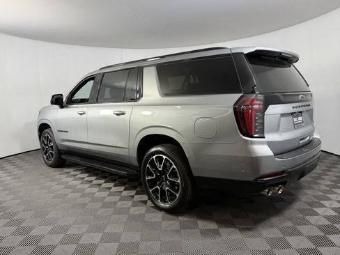 Used 2025 Chevrolet Suburban RST image 8