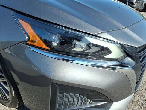 Used 2025 Nissan Altima 2.5 SV FWD image 3
