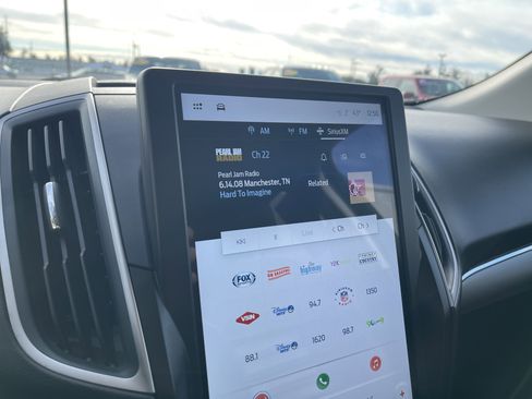 Used 2021 Ford Edge SEL w/ Convenience Package image 17