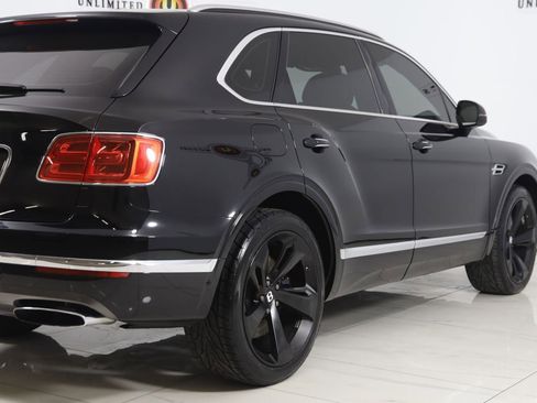 Used 2018 Bentley Bentayga image 60