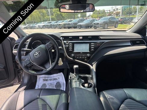 Used 2020 Toyota Camry SE FWD image 12
